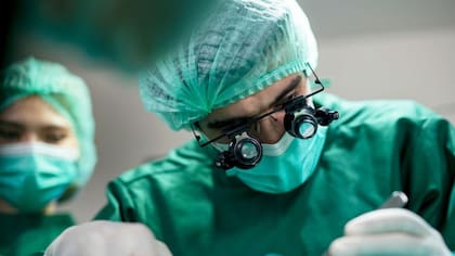 La formación quirúrgica se basa en el aprendizaje dentro del quirófano
