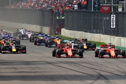 La Fórmula 1 y las escuderías analizan medidas para mantener el parque de 20 autos en la grilla
