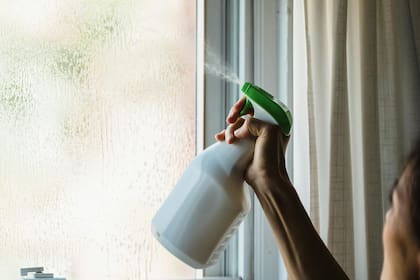 La fórmula casera para limpiar los cristales de manera rápida y sin gastar mucho dinero