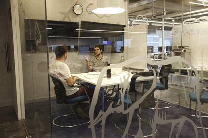 La fórmula matemática que evitaría una nueva ola de contagios por coronavirus en las oficinas