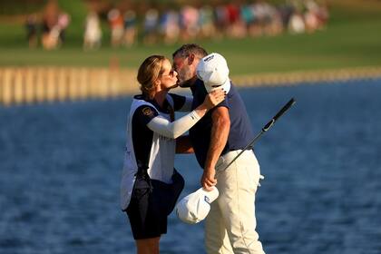 La fórmula que eligió Lee Westwood para fortalecer su cabeza: tener a su mujer, Helen, en el juego