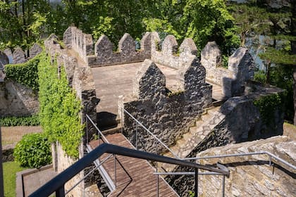 La fortificación está asentada sobre un terreno de 43.485 m2