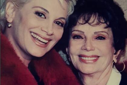 La foto de Carmen Barbieri junto a su madre, Ana Caputo, que exhibieron ayer en el Cantando 2020 y que desdencadenó el agradecimiento de la capo cómica a Laurita Fernández