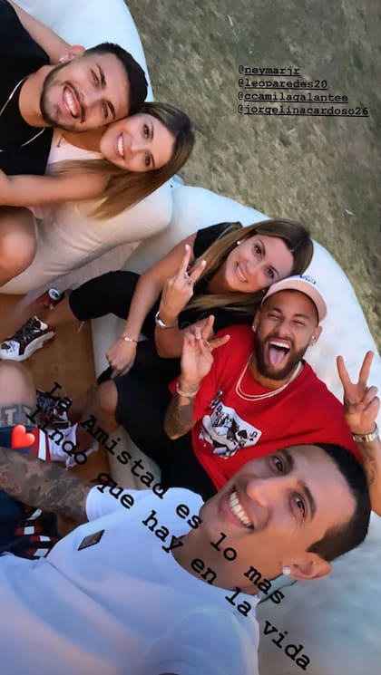 La foto de Di María con Paredes y Neymar.