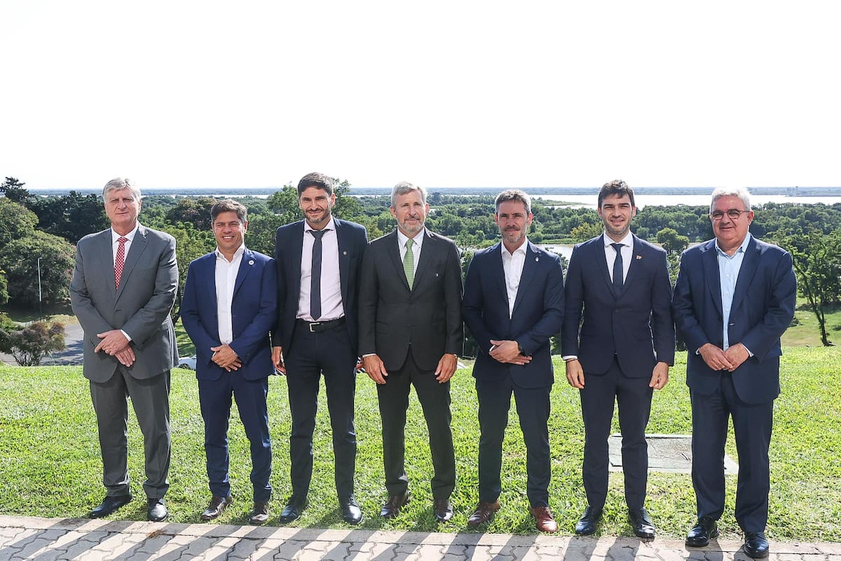 La foto de familia de los gobernadores en la cumbre del CFI en Paraná