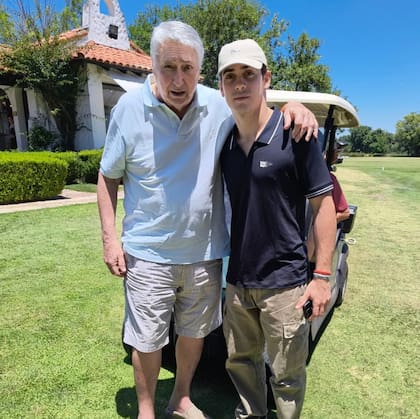 La foto de Guillermo Salatino junto a Franco Colapinto en un campo de golf