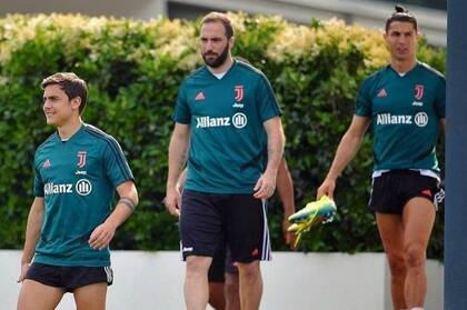 Paulo Dybala, Gonzalo Higuaín y Cristiano Ronaldo; con el que mejor se entiende el ex Instituto es con el Pipa