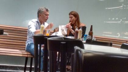 La foto de la familia Macri cenando en Carne fue furor en las redes