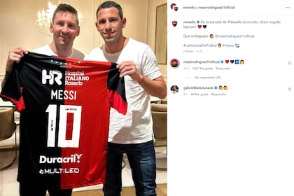 La foto de Lionel Messi y Maxi Rodríguez con una camiseta de Newell's