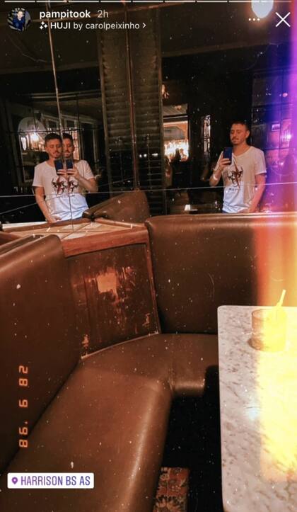 La foto de "Pampito" tras reconocer el sillón y la mesa de la foto de "la China" Suárez junto a Armando Mena Navareño