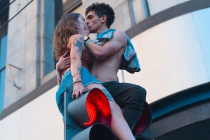 La foto del beso en el semáforo que se volvió viral
