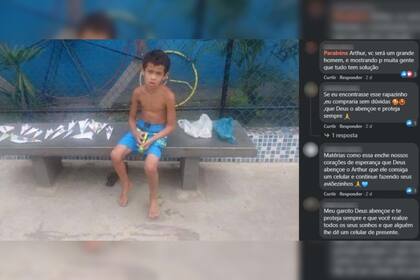La foto del pequeño sentado junto a sus “productos” se viralizó después de que su madre, que desconocía el plan de su hijo, compartiera la historia en su cuenta de Facebook
