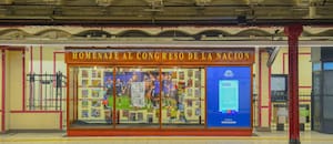 En la Línea A del subte se exhibe la foto de la selección con el reclamo