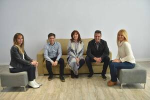 La foto del reencuentro: Galmarini, Kicillof, Cristina, Massa y Magario