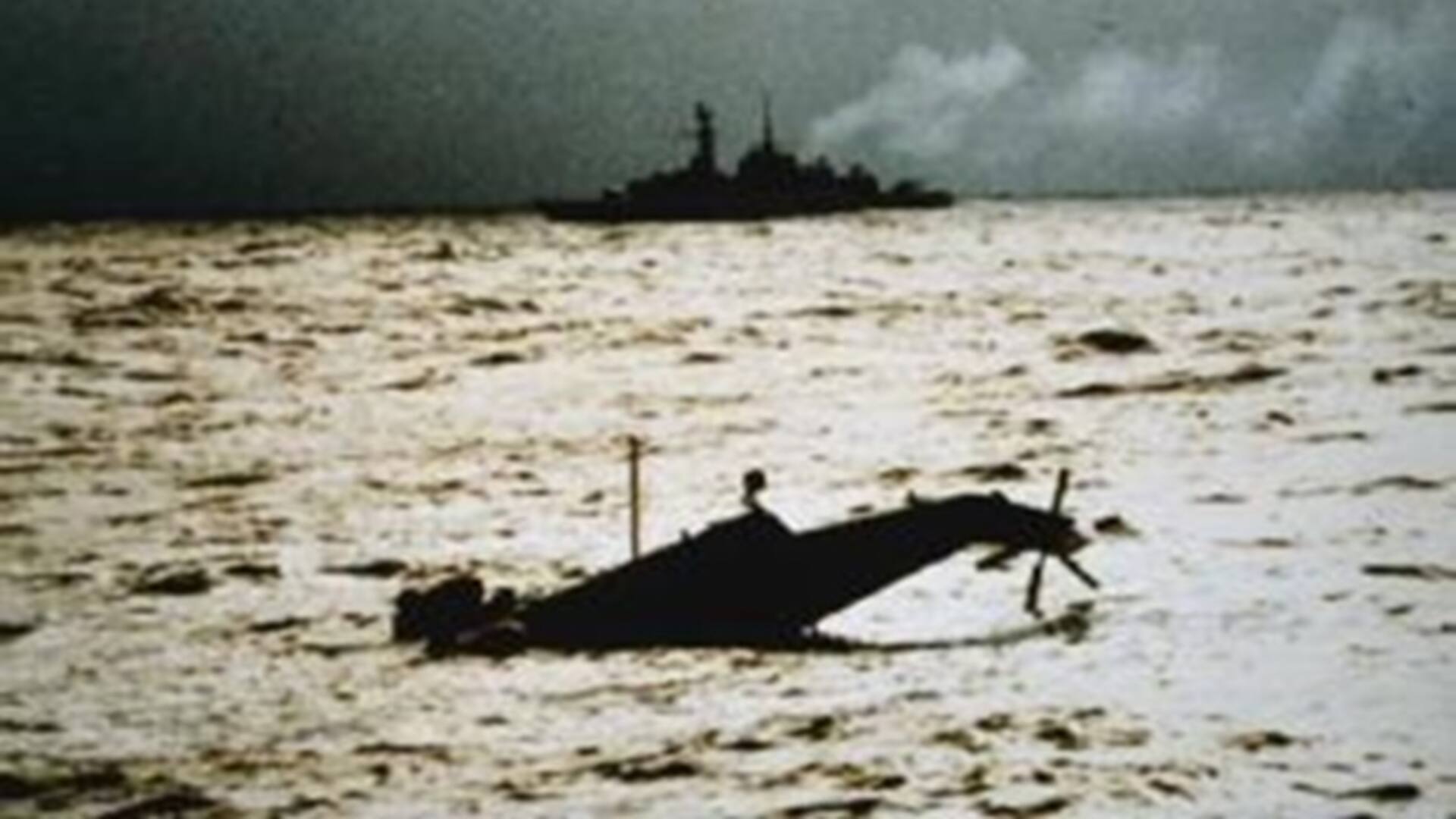 La foto del Sea King destruido, en el Mar argentino, en mayo de 1982