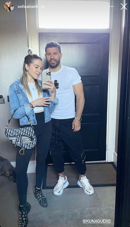 La foto en el espejo de Calzetti y Agüero, antes de salir a almorzar