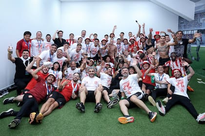 La foto en la intimidad de todo el plantel de Estudiantes luego de ser campeones en Santiago del Estero