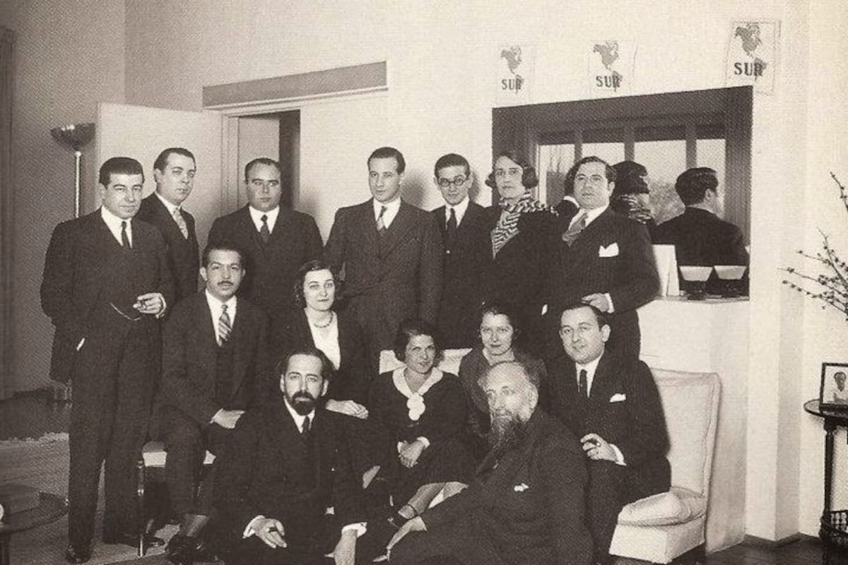 La foto fundacional, con Ocampo, Jorge Luis Borges, Eduardo Mallea, Oliverio Girondo, Norah Borges, Pedro Henríquez Ureña y Ernest Ansermet, entre otros