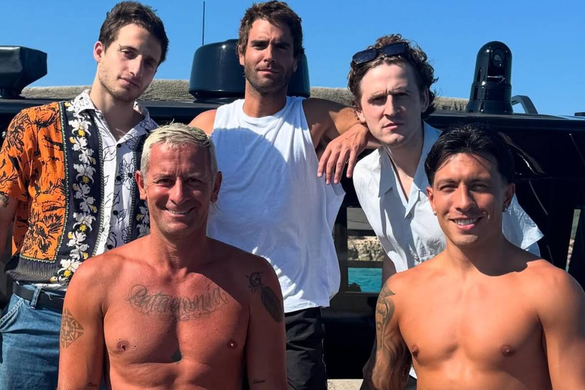 La foto grupal de Furtado, Wos, Louta, Licha Martínez y Burlón en Ibiza