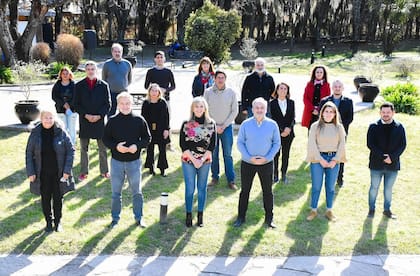 La foto oficial de los candidatos del Frente de Todos en Santa Fe, sin Agustín Rossi entre ellos.