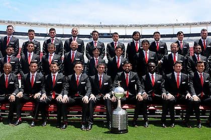 La foto oficial del plantel, vestido de gala