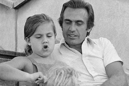 La foto que compartió Cora Reutemann, al anunciar la muerte de su padre