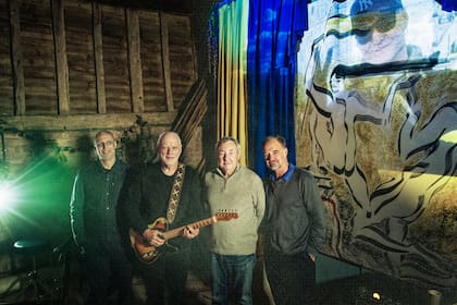 La foto que divulgó Pink Floyd previo al lanzamiento de “Hey, Hey Rise Up!”, la canción que el grupo interpreta con el ucraniano Andriy Khlyvnyuk