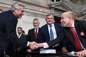 La foto que el presidente Alberto Fernández compartió para despedir a Carlos Menem; un recuerdo en el Congreso de la Nación