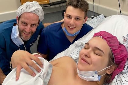 La foto que subió la rusa Eva Pekurova a Instagram de su parto en Buenos Aires
