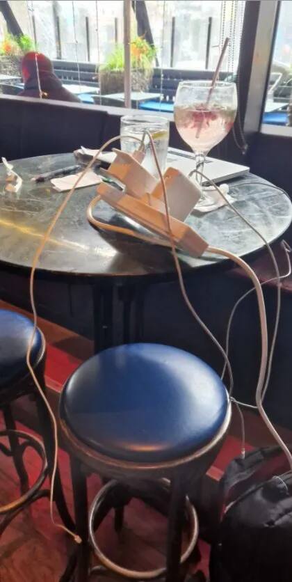 La foto que tomó Ronan, dueño del bar en Irlanda, cuando su cliente se fue al baño
Foto: The Sun