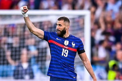 La foto que usó Karim Benzema para anunciar su retiro de la selección
