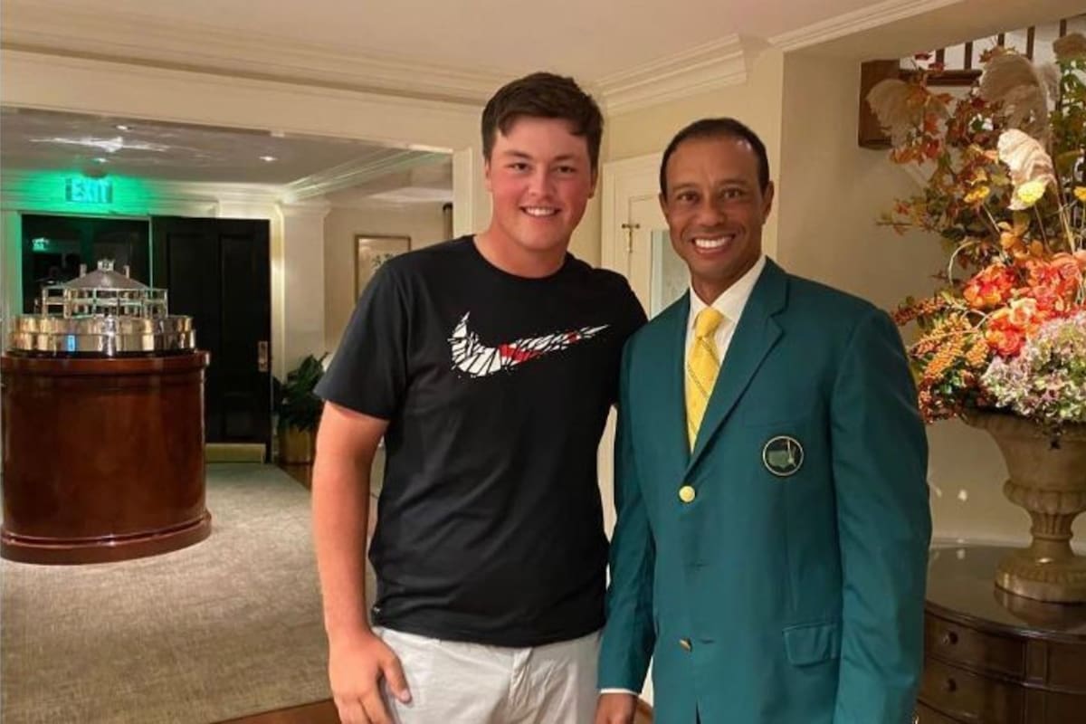 La foto soñada: Abel Gallegos con Tiger Woods y su saco verde, en su condición de defensor del título del Masters