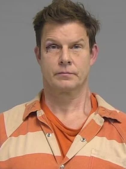La foto tomada tras la detención del actor Eric Mabius