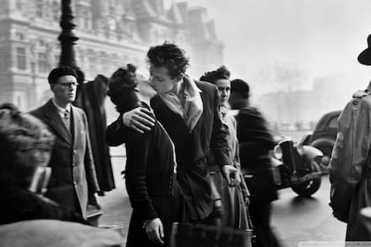 La fotografía de Robert Doisneau en París que hoy no podría realizarse.