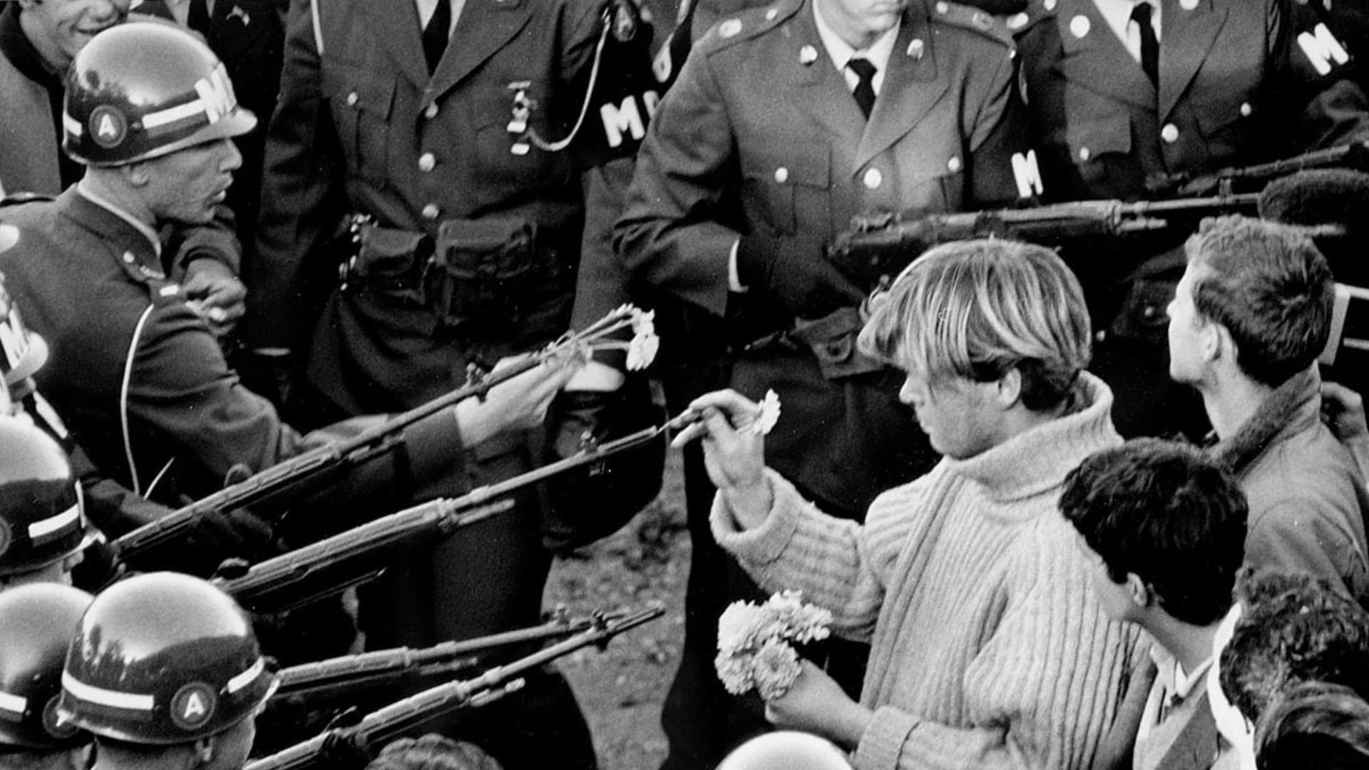La fotografía del Flower Power de Bernie Boston, tomada durante la Marcha en el Pentágono
