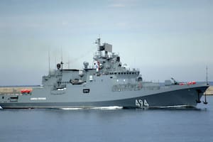 Un barco de guerra ruso disparó tiros de advertencia a un yate de bandera británica