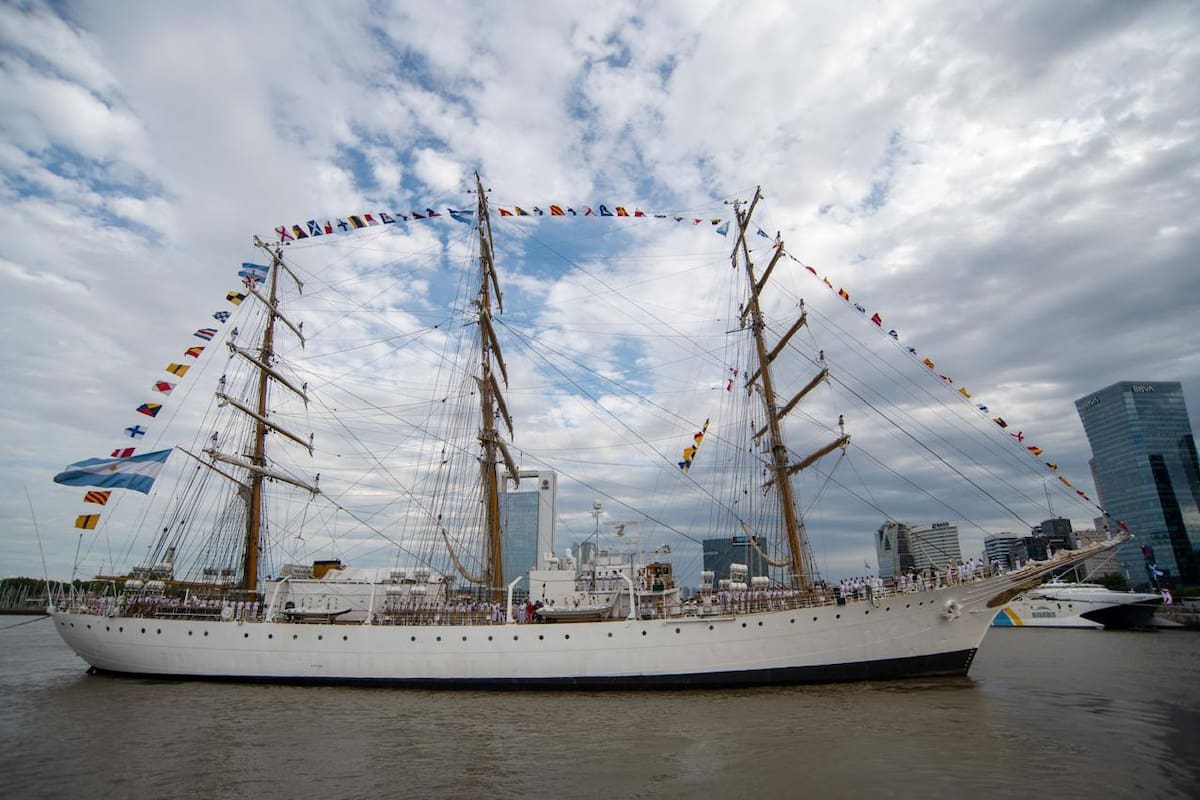 La Fragata Libertad arribó al puerto de Buenos Aires