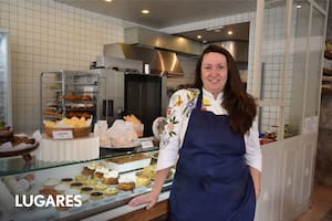 La francesa Sabrina Miossec en su local de Mar del Plata