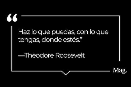 La frase de Theodore Roosevelt sobre cómo avanzar con los recursos que tienes. | Crédito: Mag