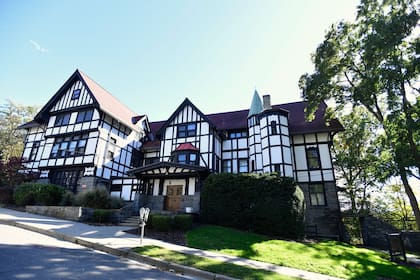 La fraternidad Chi Phi de la Universidad de Cornell fue clausurada después de la investigación de la universidad