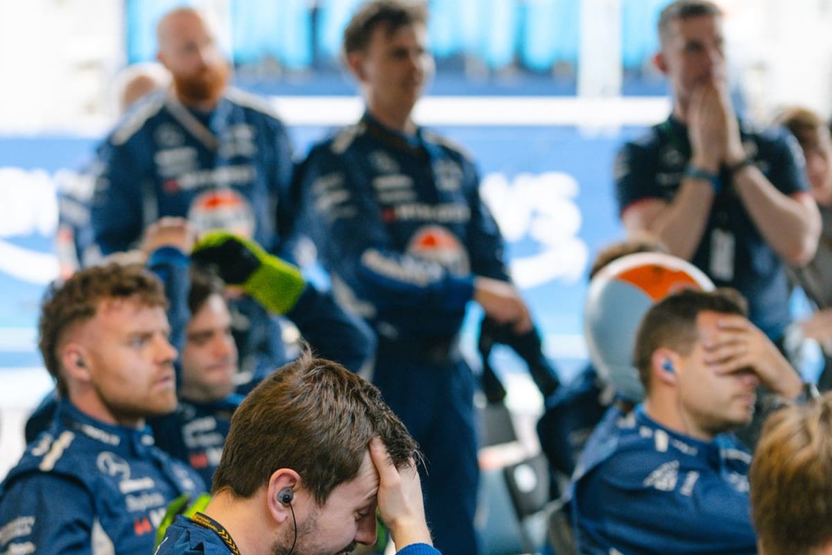 La frustración de parte del equipo Williams tras el abandono de Colapinto