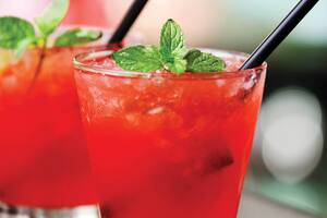 La frutilla ofrece muchas de las características que más les sirven a los bartenders.