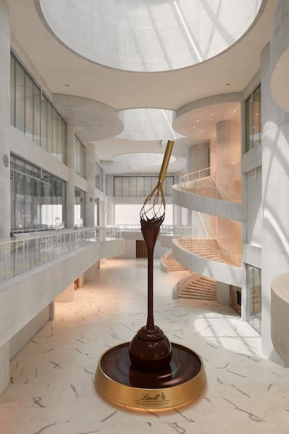 La fuente de chocolate es una de las principales atracciones del museo. Tiene 9 metros de altura.