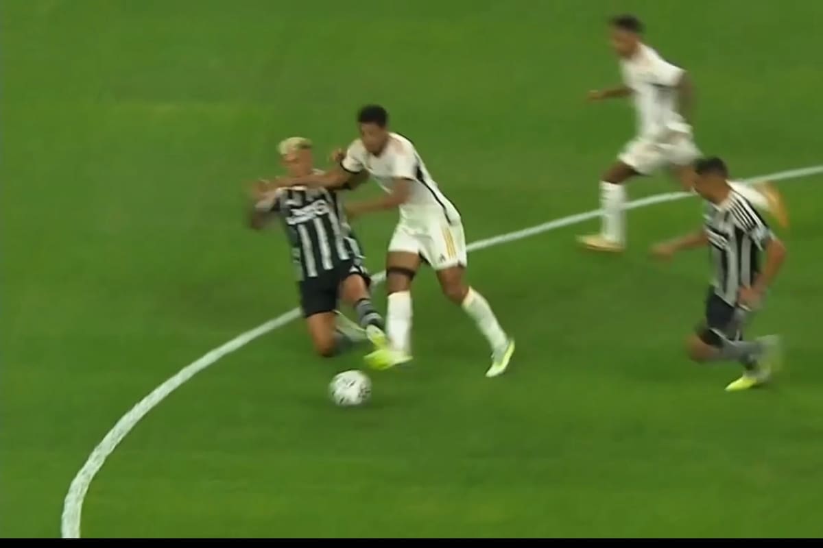 La fuerte falta de Lisandro Martínez sobre Bellingham