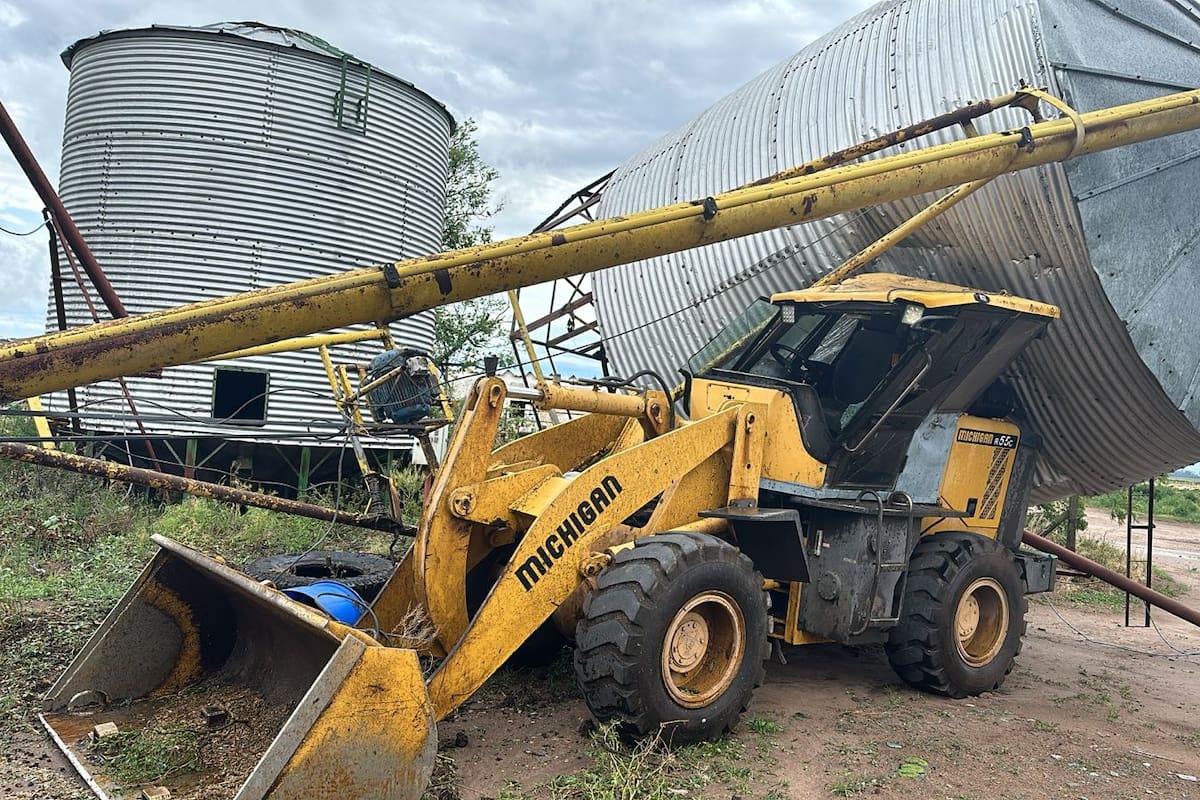 La fuerte tormenta en el oeste bonaerense provocó caída de silos y voladura de techos en 30 de Agosto y la región