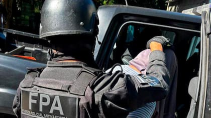 La Fuerza Policial Antinarcotráfico detuvo a tres personas en Córdoba y decomisó 575 dosis de cocaína