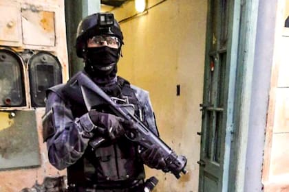 La Fuerza Policial Antinarcotráfico (FPA) desbarató este martes un punto de venta de drogas en el centro de Córdoba