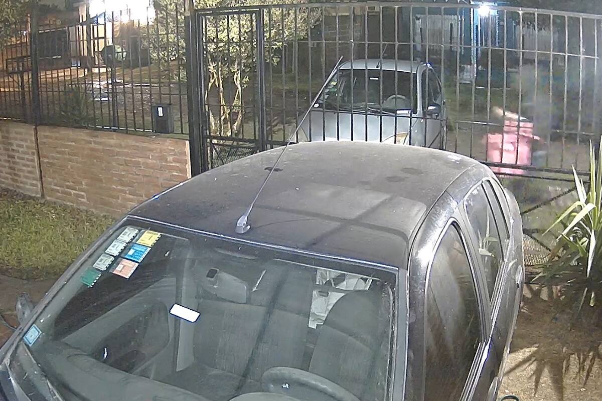 La fuga de los delincuentes tras el asesinato del chofer Daniel Barrientos, captada por una cámara de seguridad privada