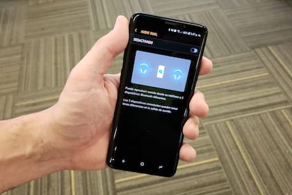 La función de transmisión de audio a dos dispositivos al mismo tiempo en un Galaxy S9