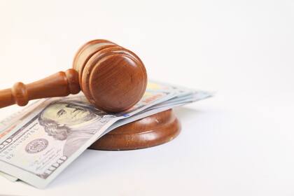 La funcionaria fue sentenciada por apropiación ilegal del dinero (Canva)